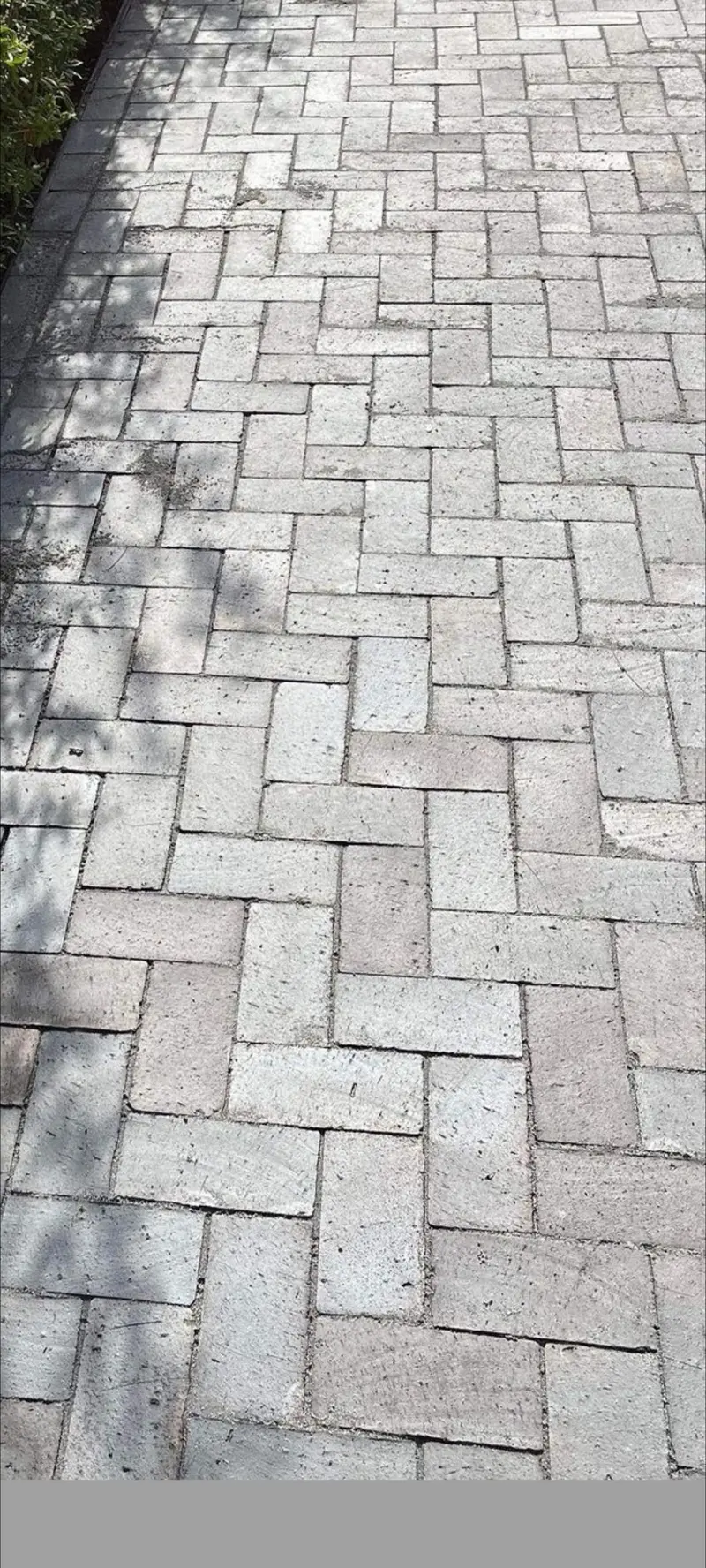 Nyanlægt belægning med kantsten og afvanding