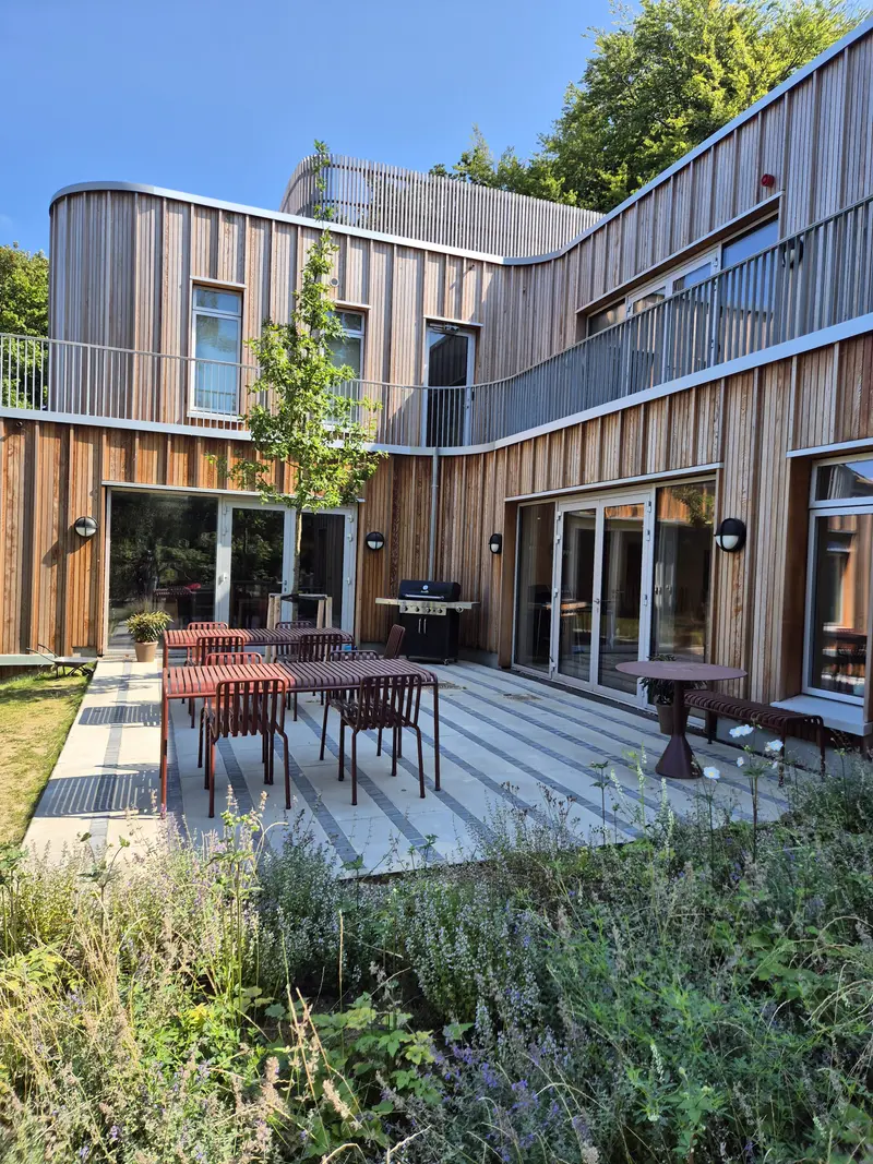 Komplet haveanlæg med terrasse og pergola