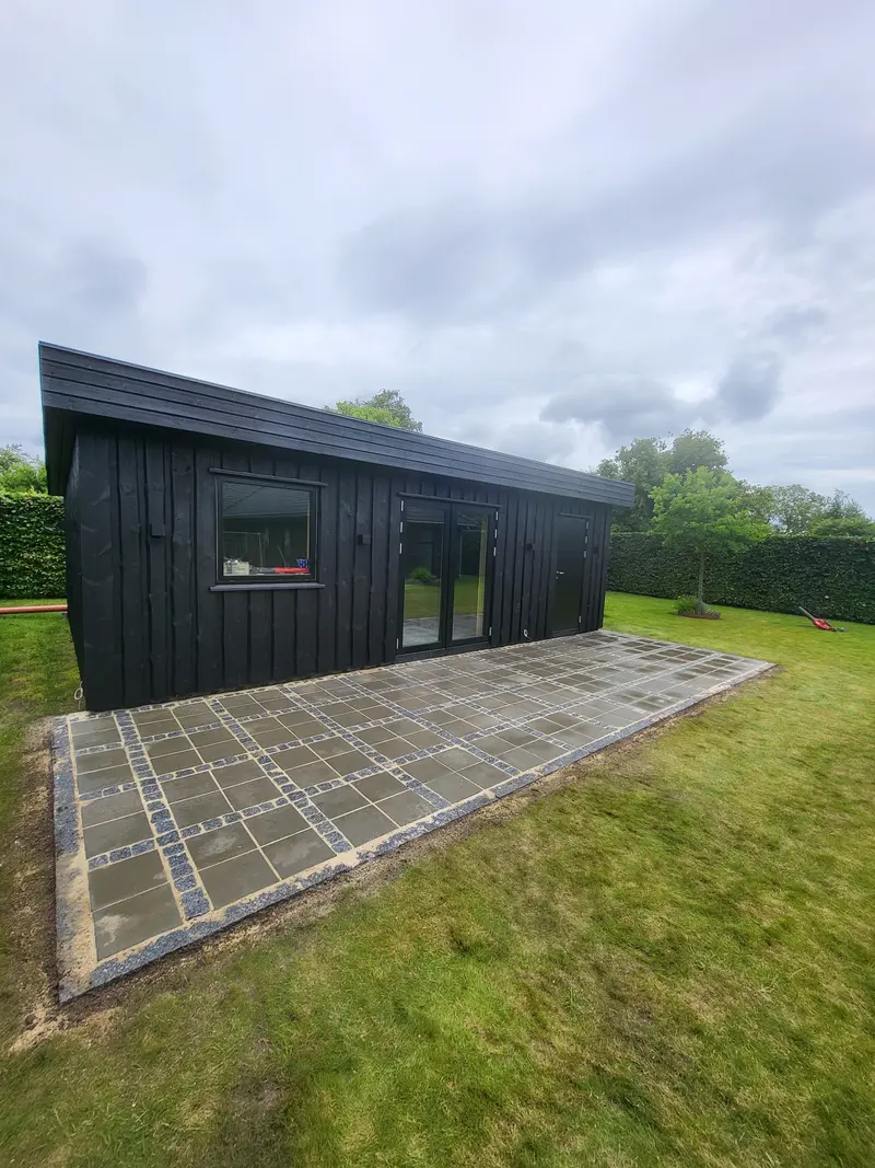 Haveprojekt med niveauforskelle og støttemur