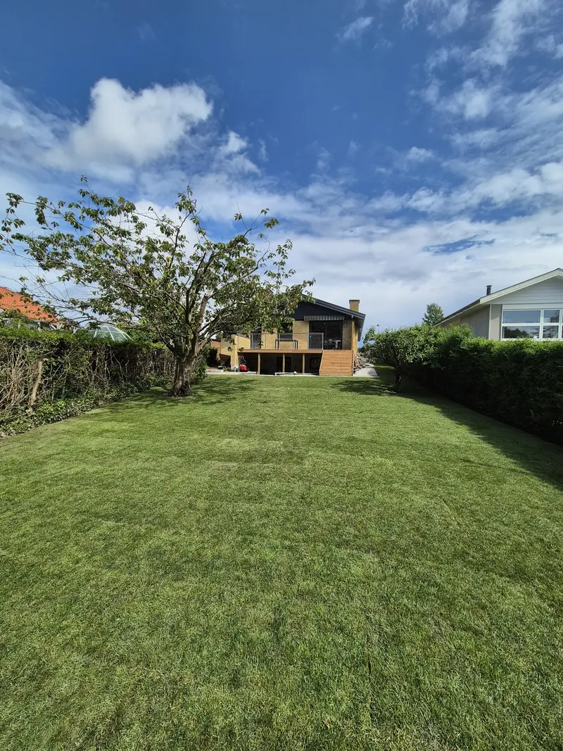 Skræddersyet haveplan med terrasse og opholdszoner