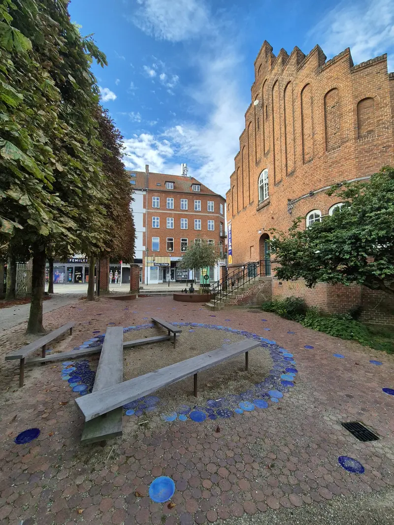 Træterrasse med hårdttræ og integreret belysning